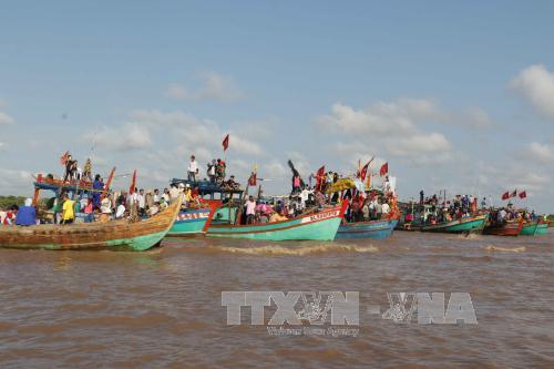 Hàng nghìn lượt người tham gia Lễ hội Nghinh Ông 
